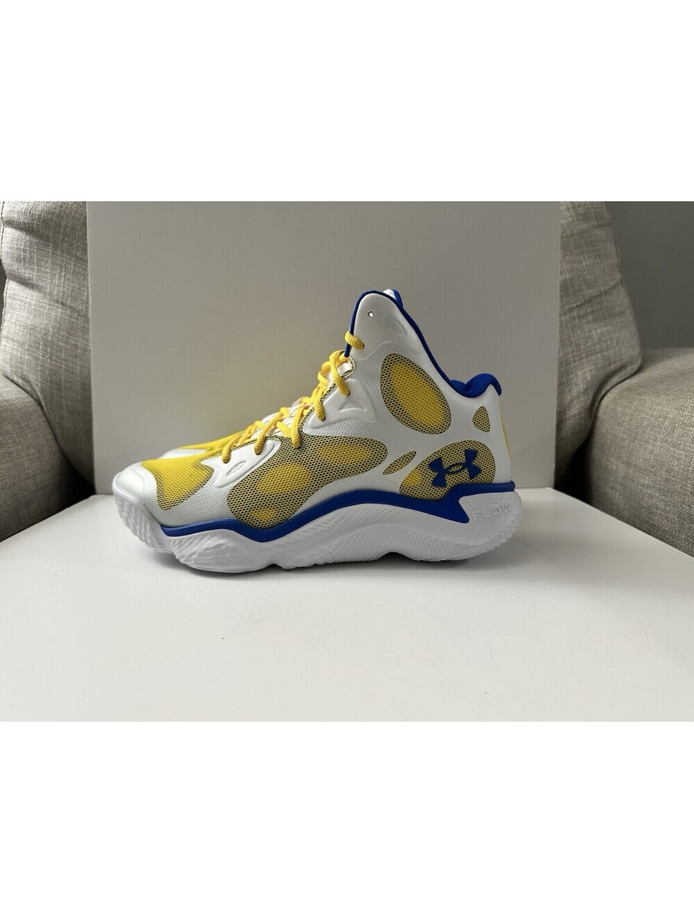 Under Armour Flotro Spawn Curry Men’s Size 11 Basketball Shoes 3026640-100 New